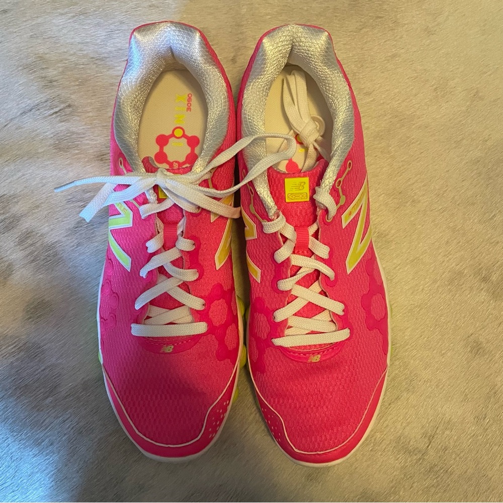 NEW BALANCE WOMENS RUNNING SHOES NIB